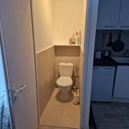 Renovated 25m2 Old Town Apartman